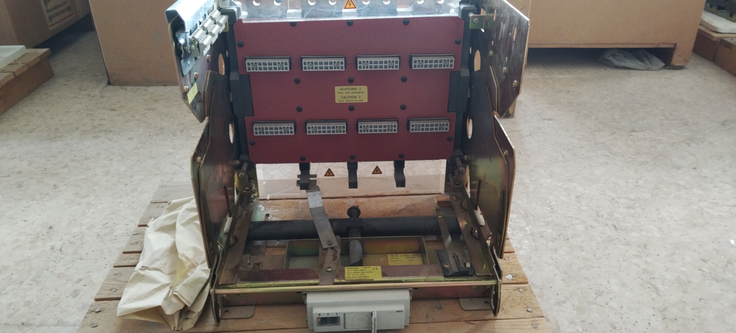 T30v/IV AEG 4-pole Carriage Iu=2300A Ipk=220kA for AEG ME07 Air Circuit ...