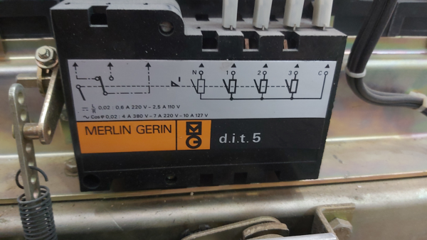 MERLIN GERIN DA DNA1 4000A 3 Pole 100kA @ 415 VAC - Image 9