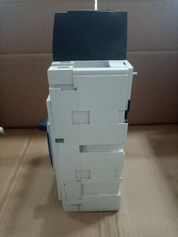 LEGRAND DPX 630 400A 4 Pole 70kA @415VAC Circuit Breaker - Image 7