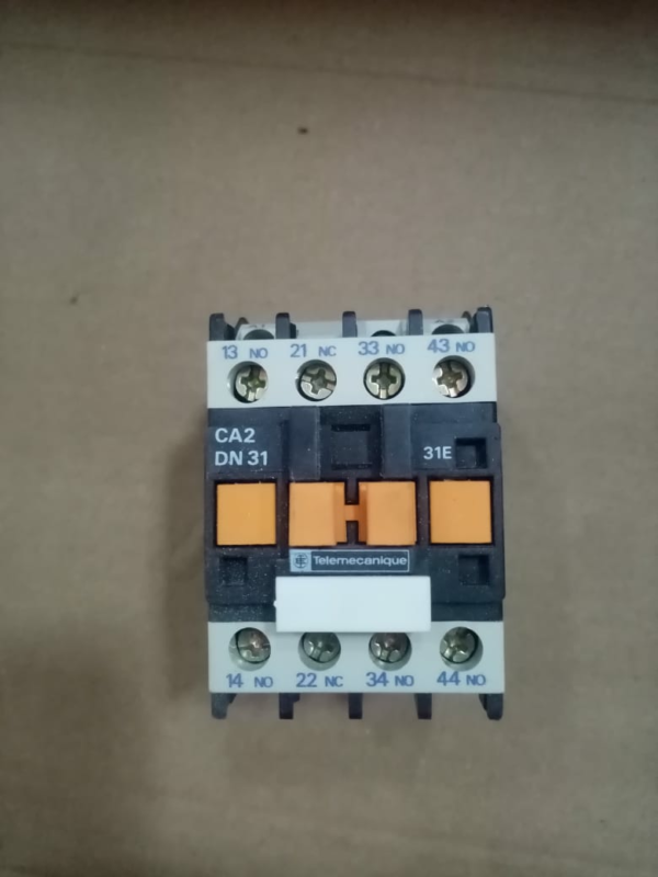 TELEMECANIQUE CA2DN31F7 CONTROL RELAY 110V 50/60Hz