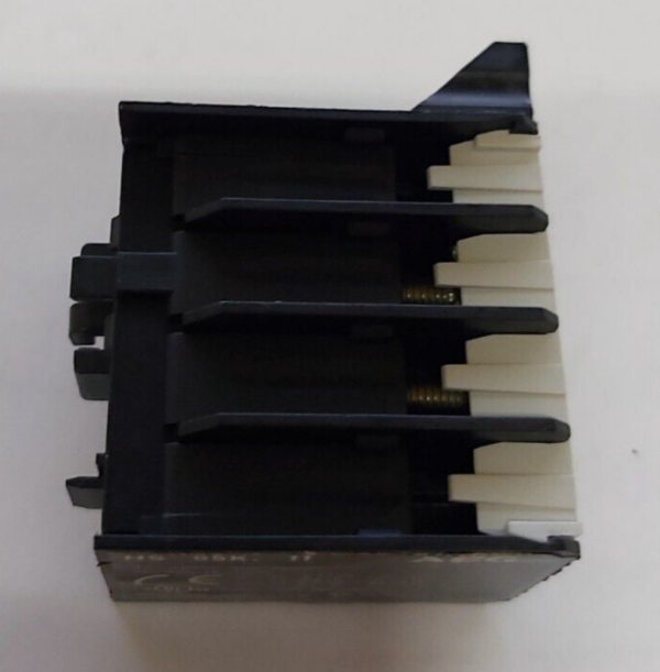 HS5K.11 AEG Auxiliary Contact Block 1NO 1NC Top Mounted 910-304-902 - Image 4